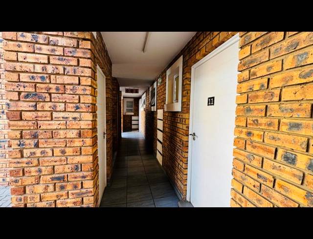 2 BEDROOM TOWNHOUSE FOR SALE IN GERMISTON CENTRAL